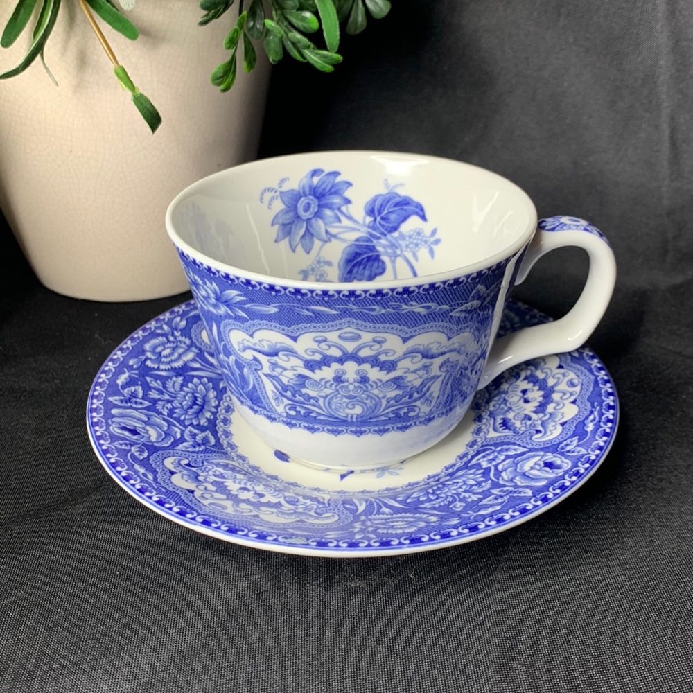 The SPODE Blue Room collection “FLORAL” tea cup and saucer set